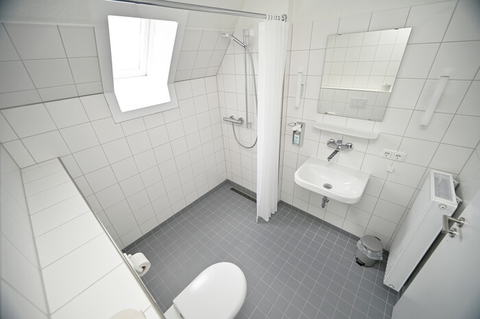 Das Badezimmer im Obergeschoss des Boardinghauses.