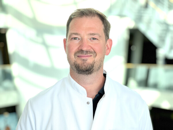 Der Chefarzt des Traumazentrums, Privat-Dozent Dr. Jakob Nüchtern. 